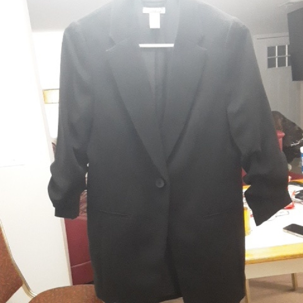 H&M Black Blazer with Notched Lapels and Textured Fabric